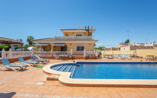 Chalet en Los Balcones – EE10443